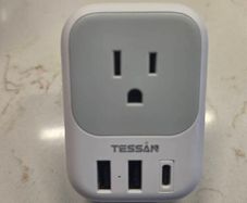 Tessan Travel Adaptor: UK / IRL plug