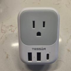 Tessan Travel Adaptor: UK / IRL plug