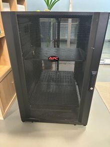 APC Netshelter Server Rack Enclosure - SX 18u