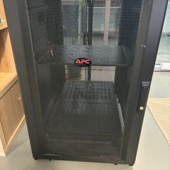 APC Netshelter Server Rack Enclosure - SX 18u
