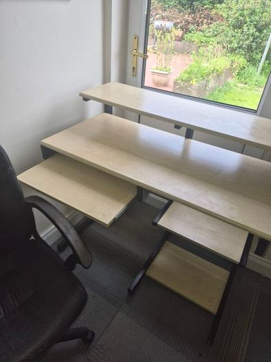 computer/study desk and chair