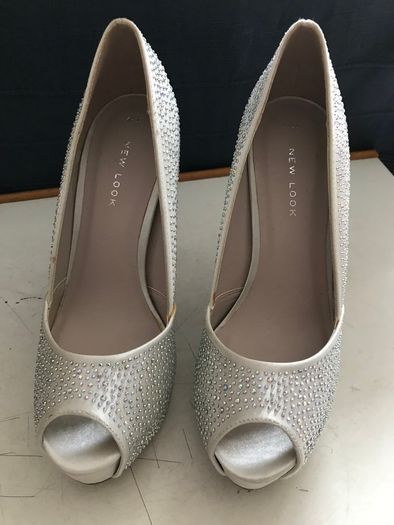 Pre-loved 'New Look' White Sparkly Platform Stiletto Shoes