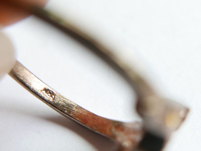 Vintage Sterling Silver Decorative leaf design ring with small stones