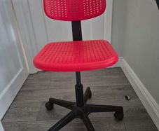 childs desk chair