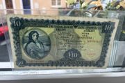 1974 old Irish banknote  Lady Lavery 10 pound in lovely condition, no rips,pen or pin holes, post added extra, 6 euro register