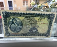 1974 old Irish banknote  Lady Lavery 10 pound in lovely condition, no rips,pen or pin holes, post added extra, 6 euro register