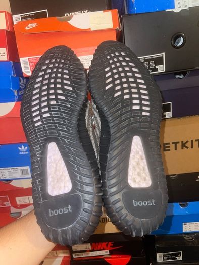 Adidas Yeezy Boost 350 V2 Carbon Beluga HQ7045