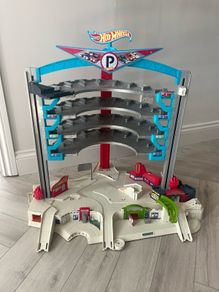 Hot Wheels Car Garage