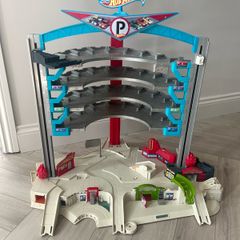 Hot Wheels Car Garage