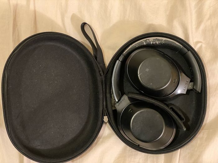 Sony MDR-1000x Noose Cancelling Headset