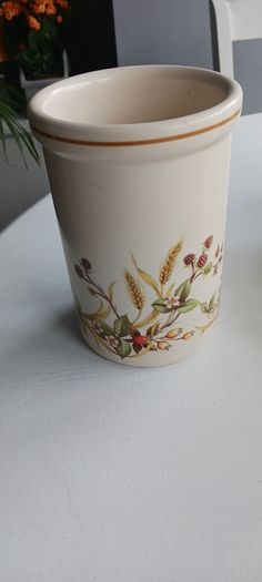 Utensil holder.