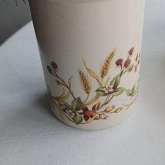 Utensil holder.