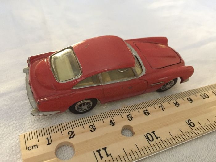 Corgi. Aston Martin DB4. Model number 218. Spoked wheels.