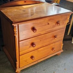 Solid wood chest of drawers