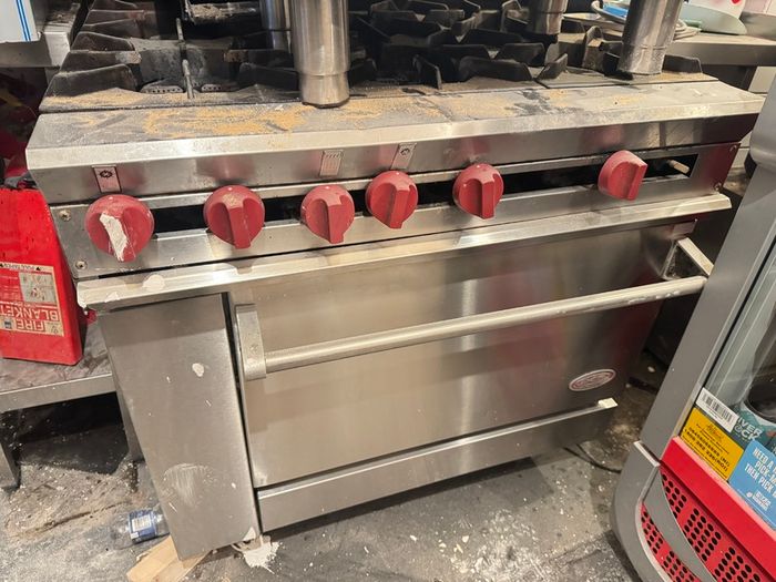 Industrial gas 6 ring hob and oven