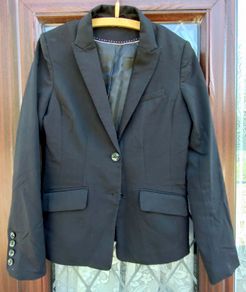 Ladies Black Jacket (used).