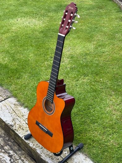Valencia VC104C Cutaway Classical Guitar + Gig Bag