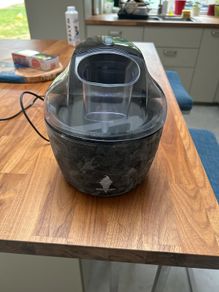 ice-cream maker
