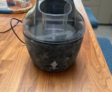 ice-cream maker