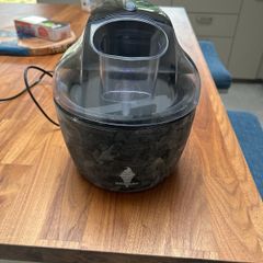 ice-cream maker