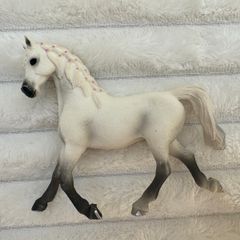 2013 Schleich White Arabian Mare approx 4" Horse Pink Braids D-73527 Used Please see pictures