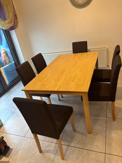 Beautiful Table & 6 Chairs