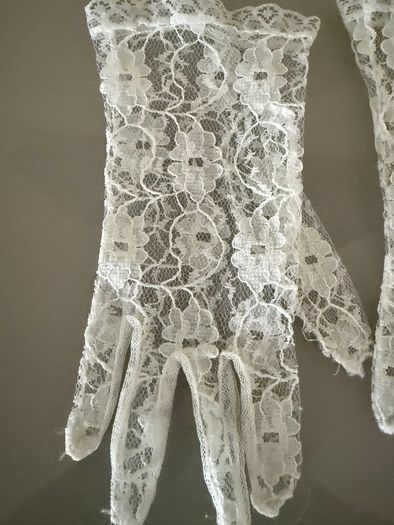 Vintage lace girls gloves