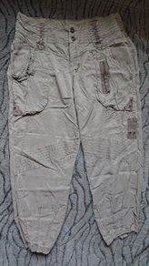 3/4 Shorts. Size 12