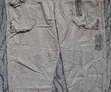 3/4 Shorts. Size 12