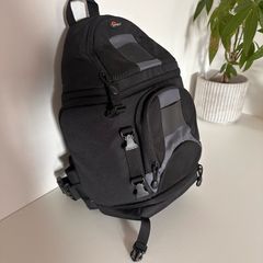 Lowpro slingshot camera bag 200AW - LIKE NEW
