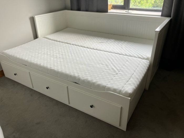 Hemnes White bed +2 mattresses
