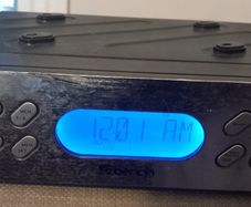Bench clock radio