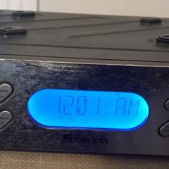 Bench clock radio