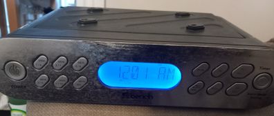 Bench clock radio