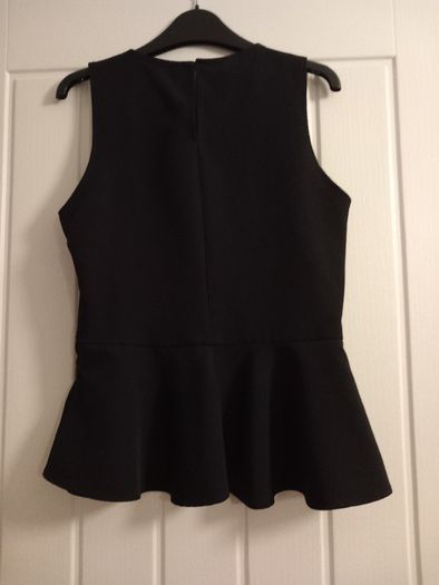 Black zara top, practically new. Xs, 6/8