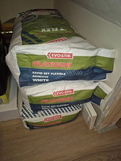 3 bags of Evo-Stik Platinum Rapid-Set Flexible Tile Adhesive White 20kg.