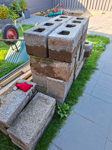 18 concrete blocks