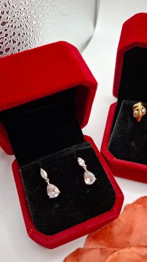 Selection of 9ct gold stud earrings