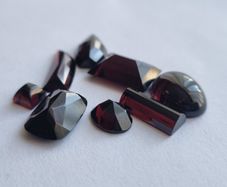 GARNET gemstone approx 34ct
