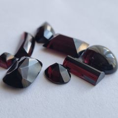 GARNET gemstone approx 34ct