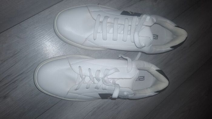 RI trainers uk9