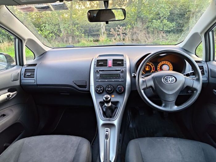 2010 Toyota Auris