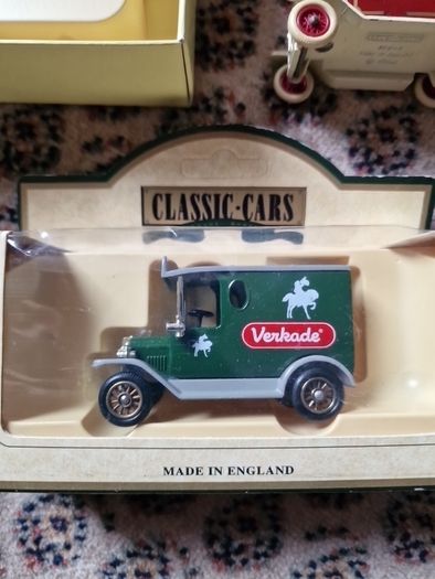 Collectable die cast cars