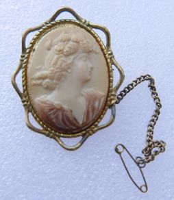 Vintage  Shell Cameo Brooch