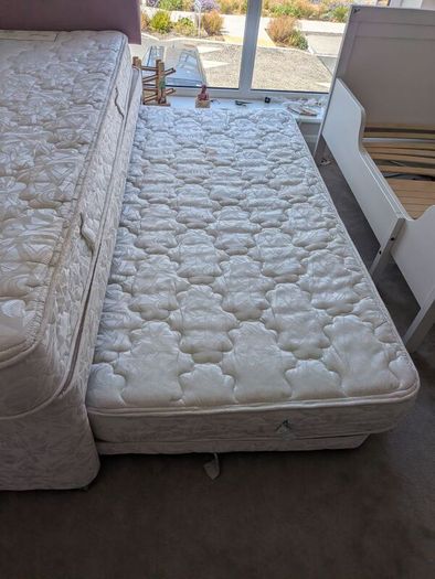trundle bed