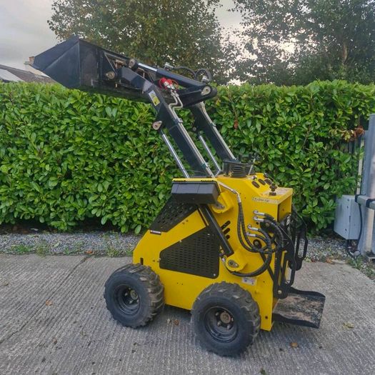 Delano S360 skid steer loader: