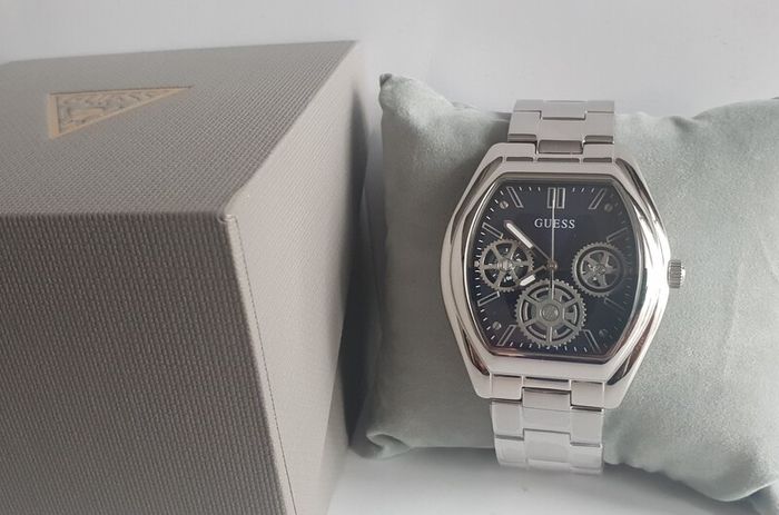 New Mens Guess Watch