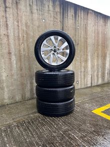 Genuine Hyundai 17" Alloys & Tyres