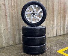 Genuine Hyundai 17" Alloys & Tyres