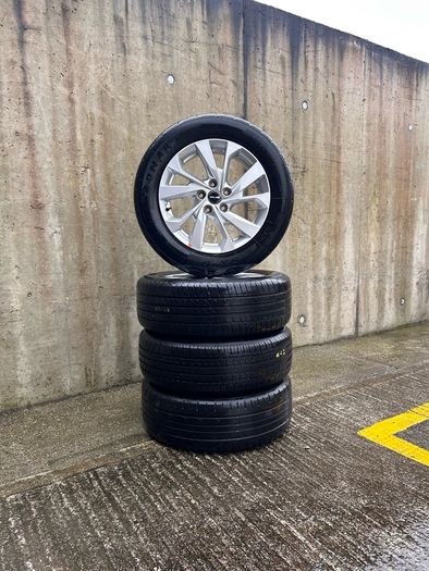 Genuine Hyundai 17" Alloys & Tyres
